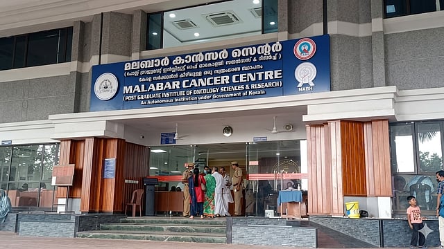മലബാർ കാൻസർ സെന്ററിൽ 21 ഒഴിവുകൾ; സ്റ്റാഫ് നഴ്സ് മുതൽ ട്യൂട്ടർ വരെ, ഇപ്പോൾ അപേക്ഷിക്കാം !