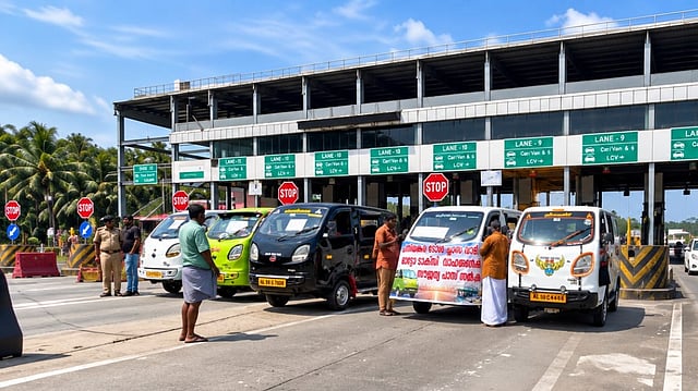 നാലുചക്ര ഓട്ടോറിക്ഷകൾക്ക് ടോൾ ഇളവ് വേണം: പന്നിയങ്കര ടോൾ പ്ലാസയിൽ ഉപരോധ സമരം