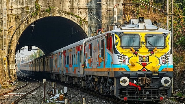 നഴ്സുമാർക്ക് റെയിൽവേയിൽ അവസരം; പാരാമെഡിക്കലിൽ
560 ഒഴിവുകൾ, ഇപ്പോൾ അപേക്ഷിക്കാം !