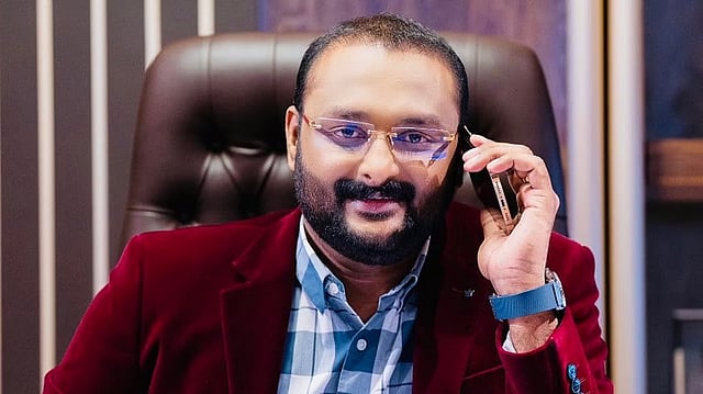 മെസി വിവാദം: അഗസ്റ്റിൻ സഹോദരന്മാരുടെ വീടുകളിലും സ്ഥാപനങ്ങളിലും റെയ്ഡ്; അടിയന്തരാവസ്ഥയെന്ന് പിണറായി വിജയൻ; എഎഫ്എ കരാർ വ്യാജമെന്ന് എഫ്ഐആർ