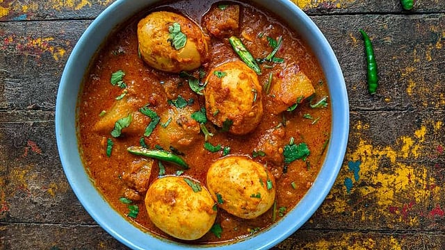 രാവിലെ ഉണ്ടാക്കിയ മുട്ടക്കറി, ഉച്ചയ്ക്ക് കഴിക്കുന്ന ശീലമുണ്ടോ? ആരോ​ഗ്യപ്രശ്നങ്ങൾ പിന്നാലെ