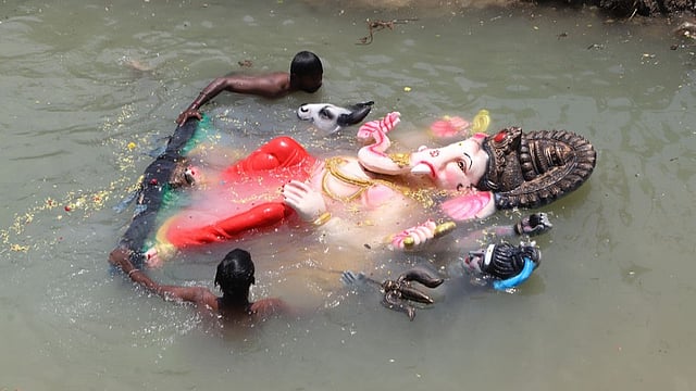 ഗണേശവിഗ്രഹ നിമഞ്ജനത്തിനിടെ ആറ് വിദ്യാര്‍ഥികള്‍ മുങ്ങി മരിച്ചു;   ദുരന്തത്തില്‍പ്പെട്ടത് അനാഥാലയത്തിലെ അന്തേവാസികള്‍