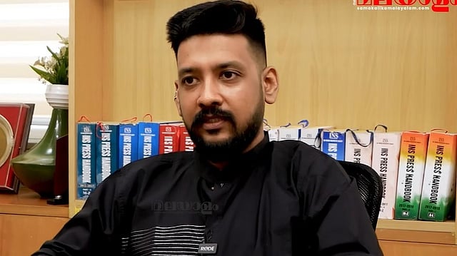 'വയലാറിന് ശേഷം വന്നവരെ ആരെയും അം​ഗീകരിക്കാൻ പറ്റാത്തവരുണ്ട്; അവരിപ്പോഴും ഈ കാലത്ത് ജീവിച്ചിരിക്കുന്നു എന്നേയുള്ളൂ'
