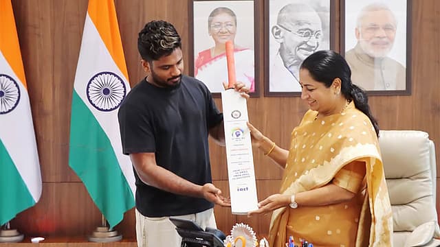 'ക്രിക്കറ്റ് യാത്ര തുടങ്ങിയത് ഇവിടെ നിന്ന്'; സഞ്ജു 'ടീം ഡല്ഹി'യില്; ജന് കൗശല് കേന്ദ്രയുടെ ബ്രാന്ഡ് അംബാസഡര്
