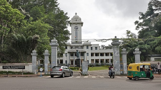 കേരള സർവകലാശാല വിദ്യാർഥി പെരുമാറ്റച്ചട്ടത്തിനെതിരെ  പ്രതിഷേധം ശക്തം;  കരട് മാത്രമെന്നും അന്തിമ തീരുമാനമെടുത്തിട്ടില്ലെന്നും രജിസ്ട്രാർ