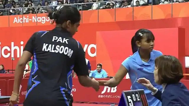 ഇന്ത്യ-പാക് ഹാന്‍ഡ്‌ഷേക്ക് നിരോധനം ക്രിക്കറ്റില്‍ മാത്രം? ഏഷ്യന്‍ ഗെയിംസില്‍ കൈകൊടുത്ത് ടേബിള്‍ ടെന്നീസ് താരങ്ങള്‍