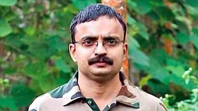 വനഭൂമി കൈയേറ്റം അന്വേഷിക്കുന്നതിനിടെ ഡിഎഫ്ഒക്ക് സ്ഥലംമാറ്റം; നിലമ്പൂരില്‍ പ്രതിഷേധം