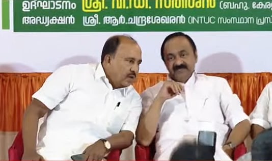 സംസ്ഥാനത്ത് ലേബര് കോഡ് നടപ്പാക്കും; പാര്ലമെന്റ് പാസാക്കിയ നിയമമാണ്; ഐഎന്ടിയുസി വേദിയില് മുഖ്യമന്ത്രിയുടെ പ്രഖ്യാപനം