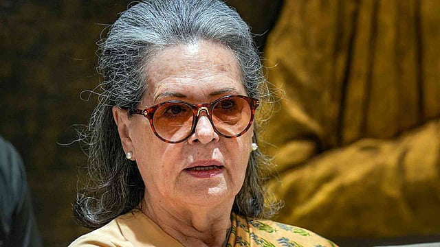 പൗരത്വം നേടുന്നതിന് മുന്പ് വോട്ടര് പട്ടികയില് പേര് ചേര്ത്തെന്ന പരാതി; സോണിയ ഗാന്ധിക്ക് തിരിച്ചടി