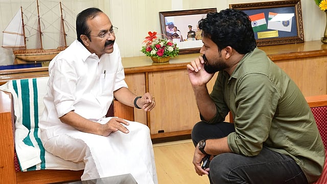 'നിങ്ങളുടെ സമയവും ഈ നാടിന് അർഹതപ്പെട്ടതാണ്; ടെൻഷൻ പിടിച്ച പണിയെങ്കിൽ ഇട്ടേച്ചു പോണം': മന്ത്രിമാരുടെ വിദേശയാത്രകൾക്കെതിരെ ആഞ്ഞടിച്ച് റാഷിദ് സിപി