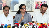 'എനിക്ക് പാനിക് അറ്റാക്ക് വന്നു, സ്വർണം അവരുടെ വീക്ക്നെസ് ആണ്, ഒപ്പിട്ട ചെക്ക് മറന്നു എന്ന് പറയുന്നത് കള്ളം';
 രാധയ്ക്കെതിരെ അംബിക