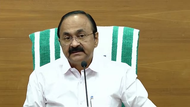 മഴക്കെടുതി: മരിച്ചവരുടെ കുടുംബങ്ങള്‍ക്ക് 8 ലക്ഷം രൂപ ധനസഹായം; ലോകകേരള സഭയ്ക്ക് ബദൽ സംവിധാനം ഉണ്ടാക്കുമെന്ന് മുഖ്യമന്ത്രി
