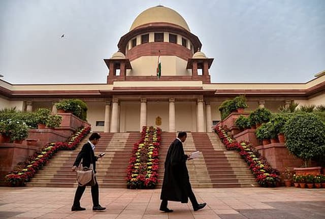ആറാം ക്ലാസുകാര്ക്ക് ആശ്വാസം; സിബിഎസ്ഇ ത്രിഭാഷ നയത്തില് ഇളവ് നല്കാന് സുപ്രീം കോടതി നിര്ദേശം
