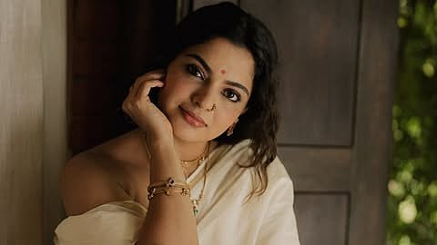 'സങ്കടമുള്ള ഒരു സീനിൽ, എനിക്ക് ഒരിക്കലും ചിരിച്ചു കൊണ്ട് അഭിനയിക്കാൻ പറ്റില്ല'; 'ഡിപ്രഷൻ സ്റ്റാർ' എന്ന വിളിയിൽ പ്രതികരിച്ച് നിഖില വിമൽ