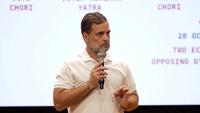 'വോട്ടിന് പിന്നാലെ നിയമവും കവര്‍ന്നു; ഗ്യാനേഷ് കുമാര്‍ ദേശദ്രോഹി, രാജിവെക്കണം; ജനാധിപത്യം തകരുന്നത് നോക്കിനില്‍ക്കില്ല'