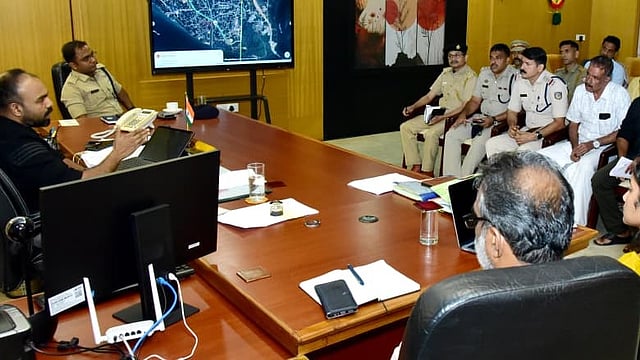 വളപട്ടണം, മേലെ ചൊവ്വ ഗതാഗതക്കുരുക്ക്: തിരക്കേറിയ സമയങ്ങളിൽ ഭാരവാഹനങ്ങൾക്ക് കർശന നിയന്ത്രണം