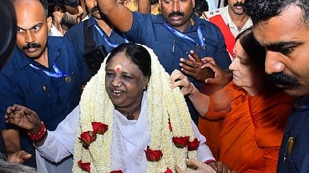 മാതാ അമൃതാനന്ദമയി ദേവിയുടെ 73-ാം ജന്മദിനം, അമൃതോത്സവ നിറവില് അമൃതപുരി; പൊതുപരിപാടിയില് അമിത് ഷാ