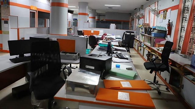 ബാങ്കുകള്‍ ഇന്ന് തുറക്കും, നാളെ മുതല്‍ ബുധനാഴ്ച വരെ പണിമുടക്ക്; എടിഎം ചാര്‍ജ് ഇല്ല 