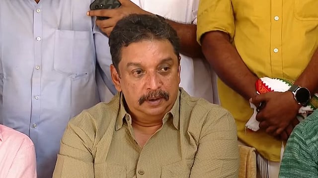 ഒരുപാട് ദുരൂഹതകള്, മുട്ടില് മരംമുറി ഗൂഢാലോചനയില് ഒരു മാധ്യമപ്രവര്ത്തകന് ദൃക്സാക്ഷി, ജയതിലകിന്റേത് വിചിത്ര ഉത്തരവ്, അന്വേഷണം വേണമെന്ന് വനംമന്ത്രി