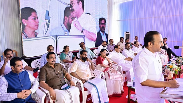 കണ്ണൂർ വിമാനത്താവളത്തെ ഏവിയേഷൻ ഹബ്ബാക്കി മാറ്റും: പൈലറ്റ് പരിശീലന കേന്ദ്രം ആരംഭിക്കും; ഒരു വർഷത്തിനകം സമഗ്ര വികസനമെന്ന് മുഖ്യമന്ത്രി വി ഡി സതീശൻ