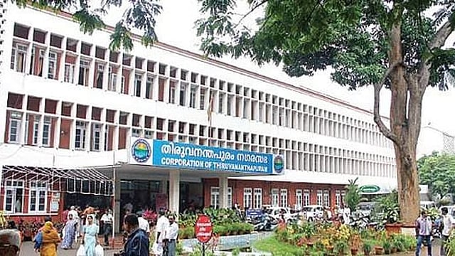 അനധികൃത ഫ്ലെക്സ് ബോർഡ് വെച്ചതിന് പൊലീസിനും കിട്ടി എട്ടിന്റെ പണി: പിഴ ചുമത്തി തിരുവനന്തപുരം നഗരസഭ