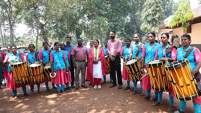 ആറളം ഫാമിന്റെ പ്രതിസന്ധികൾക്ക് പരിഹാരം കാണും: കാടുമൂടിയ കൃഷിയിടങ്ങൾ വീണ്ടെടുക്കും; തൊഴിലാളികളുടെ പ്രശ്നങ്ങൾ നേരിട്ടറിഞ്ഞ് മന്ത്രി കെ.എ. തുളസി