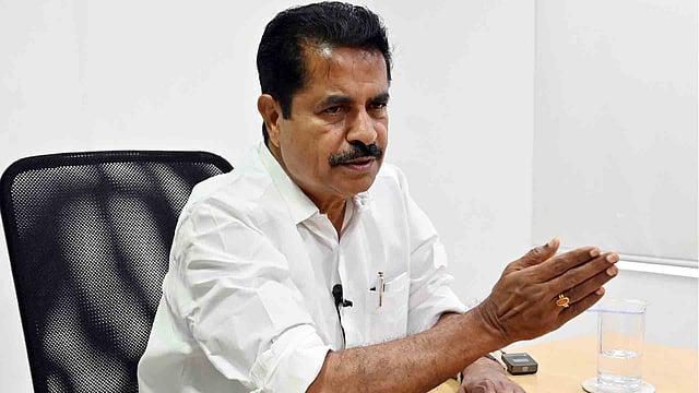 'തീരുമാനങ്ങൾ അറിയുന്നത് മാധ്യമങ്ങളിലൂടെ; മുന്നണിയിൽ കൂടിയാലോചനകളില്ല': മുഖ്യമന്ത്രി വി ഡി സതീശനെതിരെ ആഞ്ഞടിച്ച്  അടൂർ പ്രകാശ്