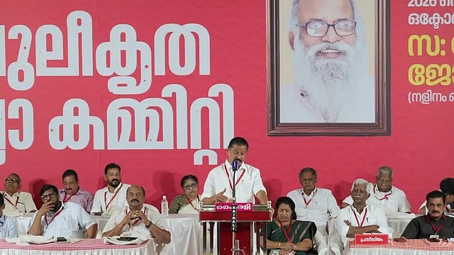 പാർട്ടിയിൽനിന്ന് യുവാക്കൾ അകലുന്നു; ഘടകങ്ങൾ നിർജീവം: നേതൃത്വത്തിനെതിരെ ആഞ്ഞടിച്ച് സിപിഎം തൃശ്ശൂർ ജില്ലാ കമ്മിറ്റി