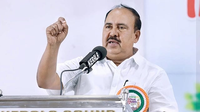 'ജീവിതകാലം മുഴുവന്‍ വന്‍ സ്ഥാനങ്ങള്‍ ലഭിച്ചവര്‍ ഇത്തരം  ജല്‍പ്പനങ്ങള്‍ നടത്തുന്നത് മര്യാദകേട്'; അടൂര്‍ പ്രകാശിനെതിരെ ആര്‍ ചന്ദ്രശേഖരന്‍