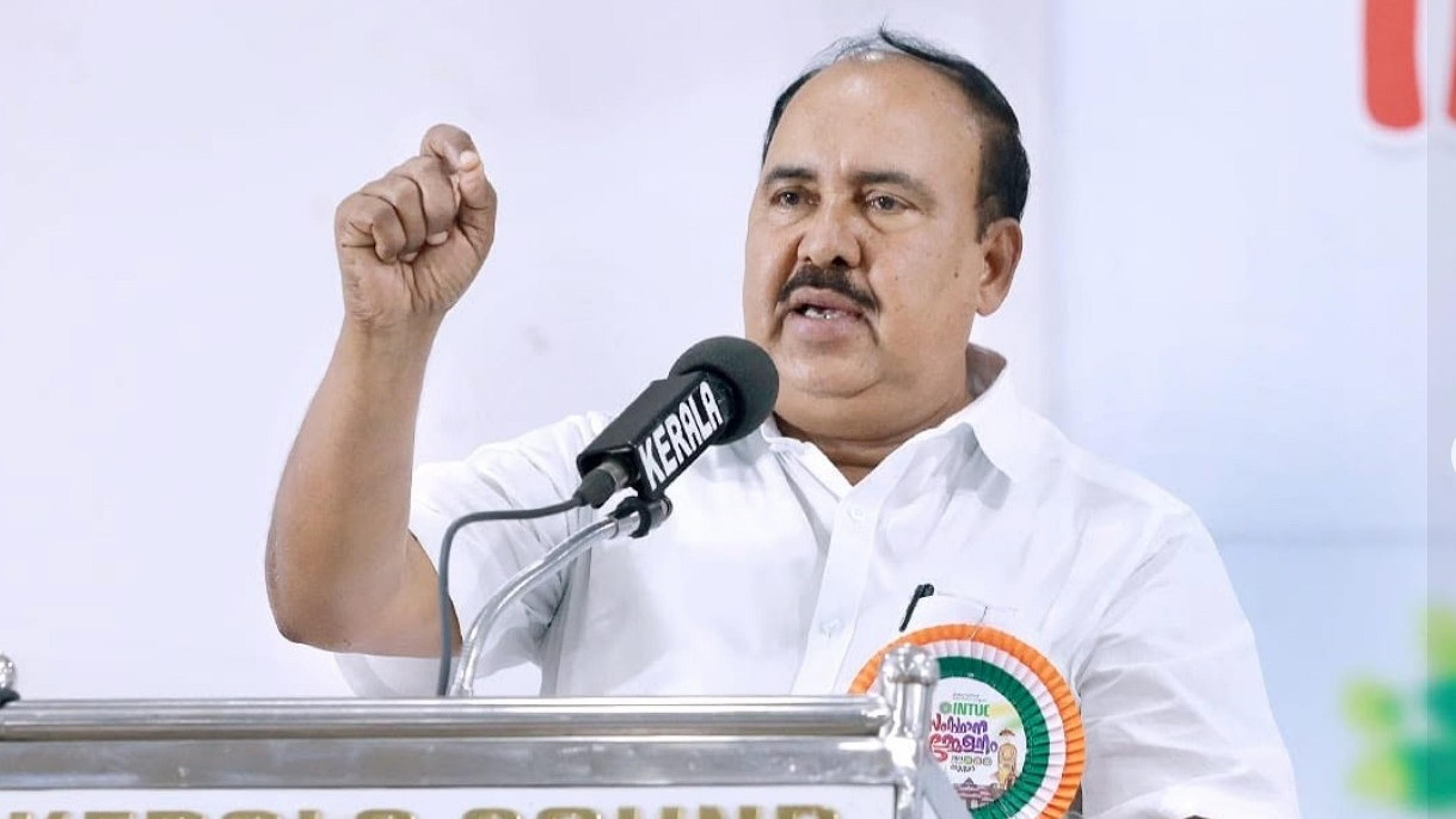 'ജീവിതകാലം മുഴുവന് വന് സ്ഥാനങ്ങള് ലഭിച്ചവര് ഇത്തരം ജല്പ്പനങ്ങള് നടത്തുന്നത് മര്യാദകേട്'; അടൂര് പ്രകാശിനെതിരെ ആര് ചന്ദ്രശേഖരന്