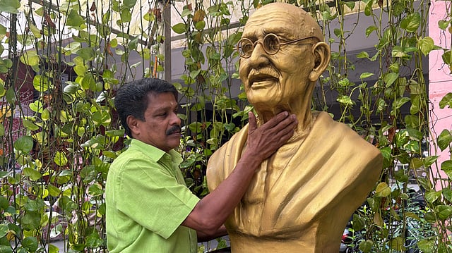 ശിവദാസന് ഗാന്ധിജി നിത്യസ്മരണ, പൂന്തോട്ടം അമ്മയുടെ തണൽ