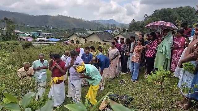 പന്ത്രണ്ട് വർഷത്തിലൊരിക്കലെത്തുന്ന വിരുന്നുകാരന് ആദരവോടെ 'കുറിഞ്ഞി പൂജ'