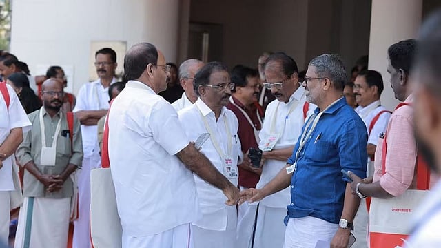 ഇ എൻ സുരേഷ് ബാബുവിന് തൊട്ട് അടുത്ത് പുതിയ സെക്രട്ടറി വി ചെന്താമരാക്ഷൻ