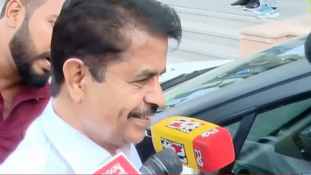 മുഖ്യമന്ത്രിക്കെതിരെ പരാതിയുമായി അടൂര് പ്രകാശ് ഹൈക്കമാന്ഡിന് മുന്നില്; ഖാര്ഗെയുമായി കൂടിക്കാഴ്ച നടത്തി