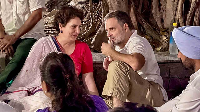 ഡല്ഹിയില് നാടകീയ നീക്കം, രാഹുലും പ്രിയങ്കയും അറസ്റ്റില്; തലസ്ഥാനം സംഘര്ഷഭരിതം