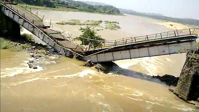 125 വർഷം പഴക്കമുള്ള പഴയ കൊച്ചിൻ പാലത്തിൽ കണ്ണാടിപ്പാലം വരുന്നു: ചരിത്ര സ്മാരകം ഇനി അഡ്വഞ്ചർ ടൂറിസം കേന്ദ്രമാകും