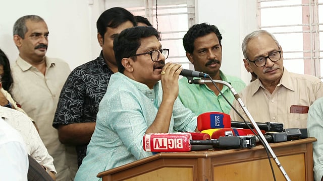 'ഒന്നാം രാഗം പാടി' അക്കാദമിയുടെ സാരഥ്യത്തിലേക്ക്; ഇത് വെറുമൊരു വേദിയല്ല, സാംസ്കാരിക കർത്തവ്യം: ജി വേണുഗോപാൽ ചുമതലയേറ്റു