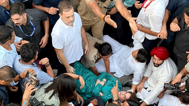 ​Jantar Mantar Protest: രാഹുല്‍ ഗാന്ധിയും പ്രിയങ്കയും കസ്റ്റഡിയില്‍ ; രാജ്യതലസ്ഥാനം പ്രക്ഷുബ്ധം