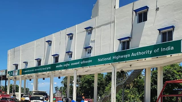 നാട്ടിക ടോൾ പിരിവിന് സ്റ്റേയില്ല: ടിഎൻ പ്രതാപന്റെ ഹർജിയിൽ ഹൈക്കോടതി നോട്ടീസ്