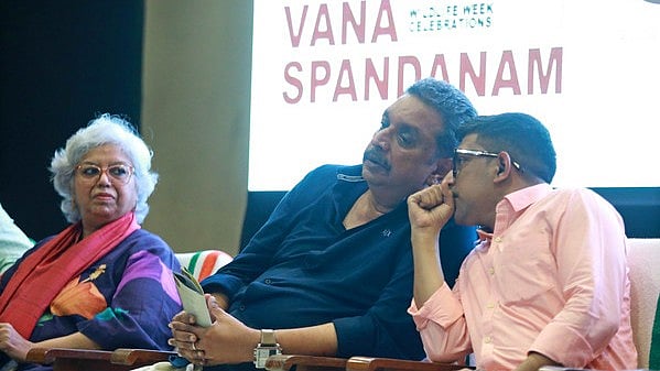 'അന്ന് ആനത്താരയെന്ന് മുന്നറിയിപ്പ് നൽകിയതാണ്; ഫയലുകൾ പൂർണ്ണമായി വായിക്കണം': ചിന്നക്കനാൽ ആനക്കലിയിൽ വനംമന്ത്രിയും മുൻ ഉദ്യോഗസ്ഥയും വേദിയിൽ നേർക്കുനേർ