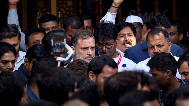 ​ഗ്യാനേഷ് കുമാറിന്റെ രാജിക്കായി പ്രതിഷേധം കടുപ്പിച്ച് പ്രതിപക്ഷം; ജന്തർ മന്തറിലേക്ക് എംപിമാരുടെ മാർച്ച്