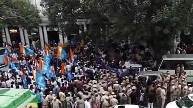 ​Jantar Mantar Protest: മോഎറ്റ്സ് റെസ്റ്റോറൻറിന് മുന്നിൽ സുരക്ഷ ശക്തമാക്കി