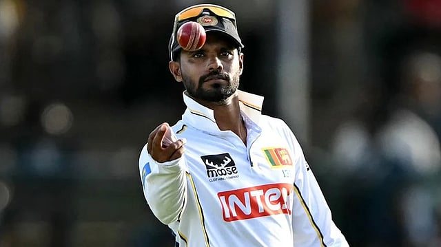 'പുതിയ തലമുറയ്ക്കായി വഴിമാറുന്നു'; ശ്രീലങ്കൻ ടെസ്റ്റ് നായകസ്ഥാനം ഒഴിഞ്ഞ് ധനഞ്ജയ ഡിസിൽവ