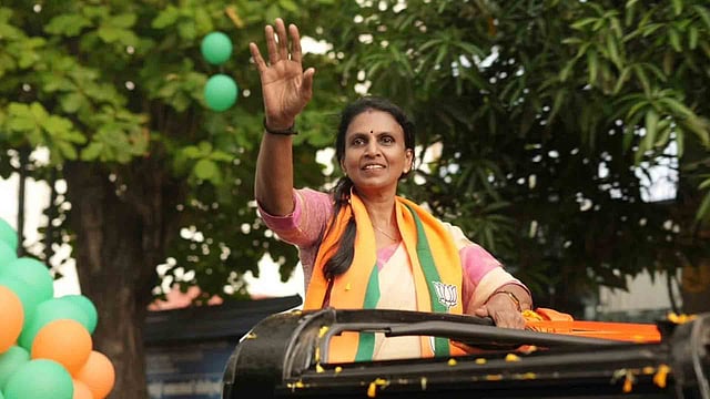 'ഞായറാഴ്ച വരെ കാത്തിരിക്കൂ, എനിക്ക് പറയാനുള്ളത് കൂടി കേള്ക്കൂ...'; രാജി വിവാദത്തില് ശ്രീലേഖ