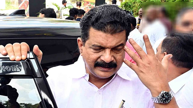 പി വി അൻവറിന് വീണ്ടും തിരിച്ചടി; കെഎഫ്സി വായ്പാ തട്ടിപ്പിലെ വിജിലൻസ് കേസ് റദ്ദാക്കണമെന്ന ഹർജി ഹൈക്കോടതി തള്ളി