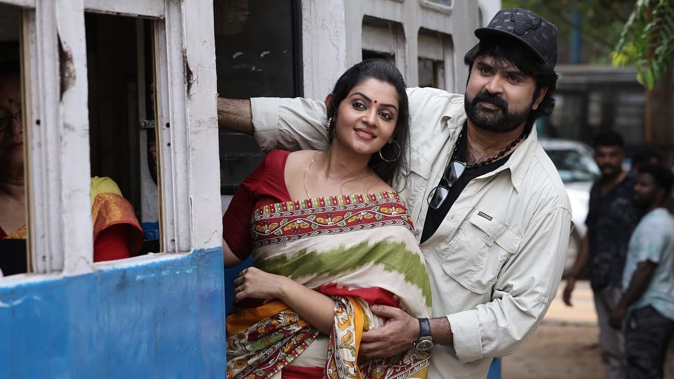 '90 കളിലെ മനോഹരമായ പ്രണയം'; അനൂപ് മേനോന്‍റെ  'ചിരം'  തിയേറ്ററുകളിലേക്ക്