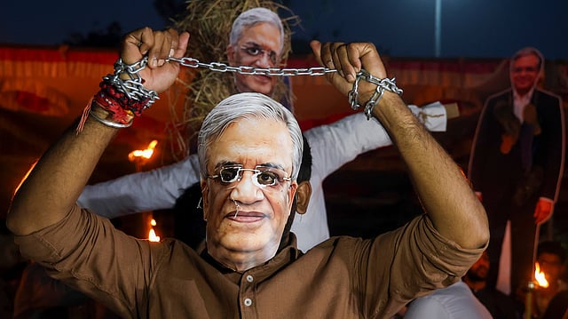 രാഷ്ട്രപതിയെ കാണാന്‍ ഇന്ത്യാ സഖ്യം; പ്രതിഷേധാഗ്നിയില്‍ ഡല്‍ഹി;  സുരക്ഷയ്ക്കായി 23,000 കേന്ദ്ര സേനാംഗങ്ങളെ വിന്യസിച്ചു