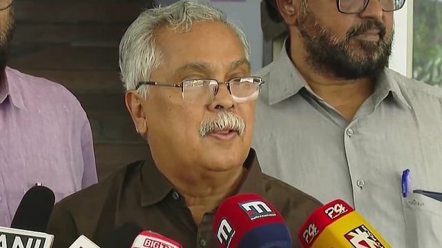 'കേരളം ഇന്ത്യയുടെ ഭാഗമല്ലേ?'; എയിംസ് വിഷയത്തിൽ സുരേഷ് ഗോപിയെയും കേന്ദ്രത്തെയും കടന്നാക്രമിച്ച് ബിനോയ് വിശ്വം