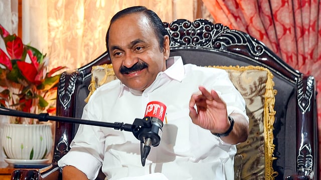 അടൂർ പ്രകാശിന്റെ വിമർശനം; മൗനം വെടിഞ്ഞ് മുഖ്യമന്ത്രി സതീശൻ: 'ഞാൻ വിമർശനങ്ങൾക്ക് അതീതനല്ല, തെറ്റുകൾ ചൂണ്ടിക്കാണിച്ചാൽ കേൾക്കും'
