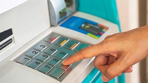 രാവിലെ അക്കൗണ്ടില്‍ 3,500 കോടി; വൈകീട്ട് സാധാരണക്കാരന്‍; 'ഞെട്ടലില്‍' കൊച്ചിയിലെ സൂപ്പര്‍മാര്‍ക്കറ്റ് ഉടമ